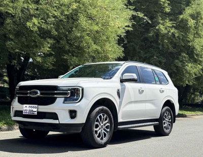 Ford Everest Ambient 2025 Trắng 22.000 KM