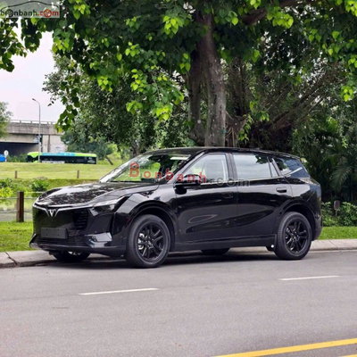 Xe VinFast VF8 Eco 2026