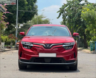 Xe VinFast VF8 Eco 2025