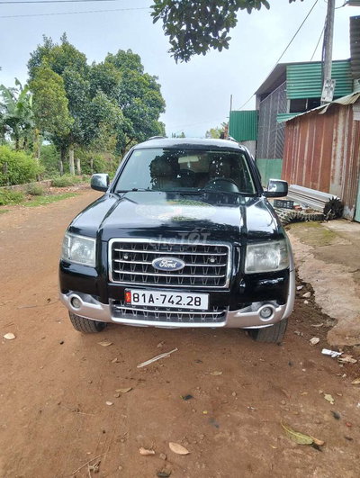Ford Everest 7 chỗ màu Đen