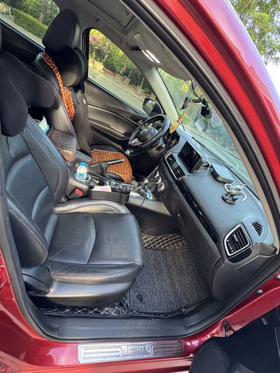 Mazda Mazda 3 đỏ
