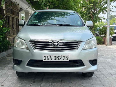 Toyota Innova 2013 2.0E - 5000 km