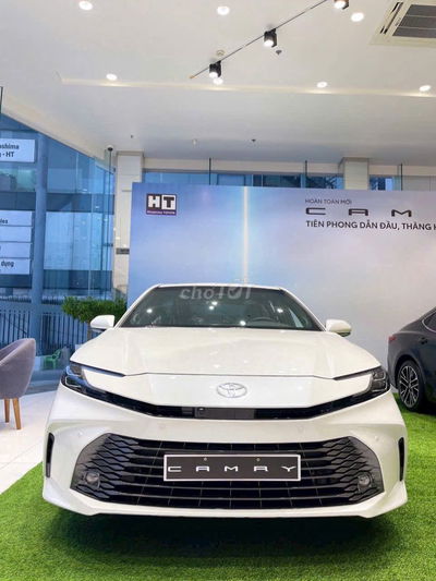 Camry 2025 2.5HEV MID - Giảm 50 Triệu