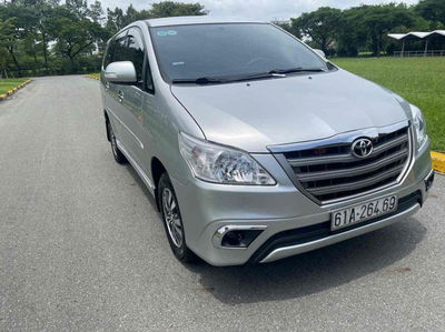 Toyota Innova 2015 - 130000 km