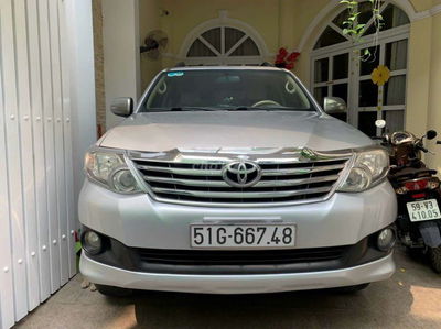 Bán xe Toyota Fortuner bản V qua form mới 90%new