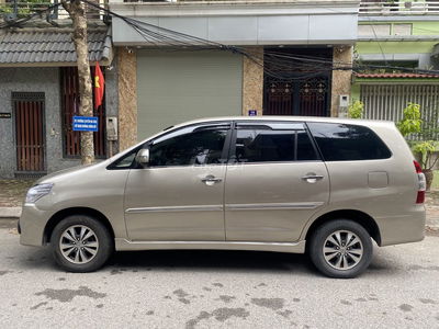 Gia đình bán xe INNOVA 2.0E sx 2016 rất mới và đẹp
