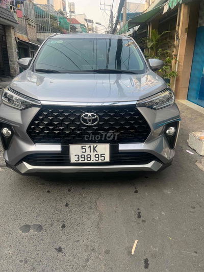 - xe gai đình cần bán lại TOYOTA  VELOZ CROSS