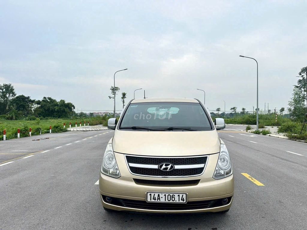 Hyundai  Starex 9 chỗ 2010  - 10999 km