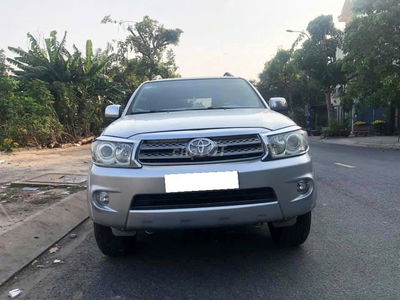 Toyota Fortuner 2011, số tự động, máy xăng