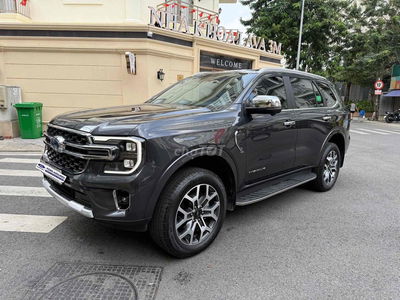 700km - Ford Everest Titan+ 4x4 siêu lướt