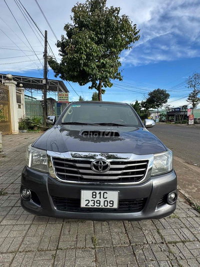 Toyota Hilux 2013 2.5E 4x2 MT - 100000 km