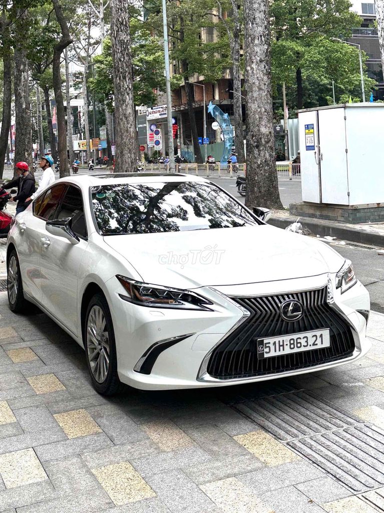 Lexus ES250 2021 - 11000 km