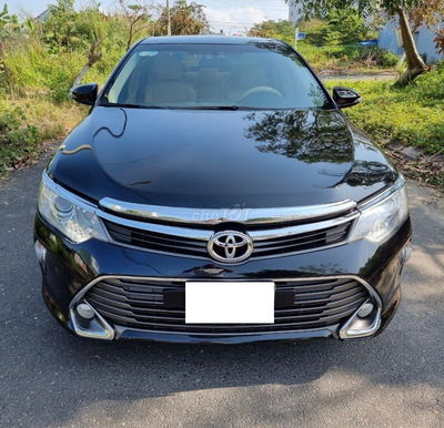 Toyota Camry 2.0E 2017 màu đen