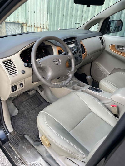 Toyota Innova 2011 V -số tự động