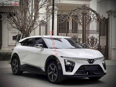 Xe VinFast VF7 Plus 2025