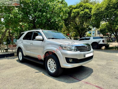 Xe Toyota Fortuner 2.7V 4x2 AT 2015
