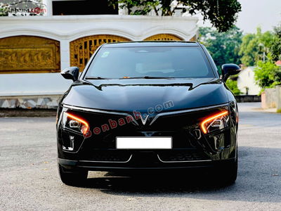 Xe VinFast VF7 Plus 2024