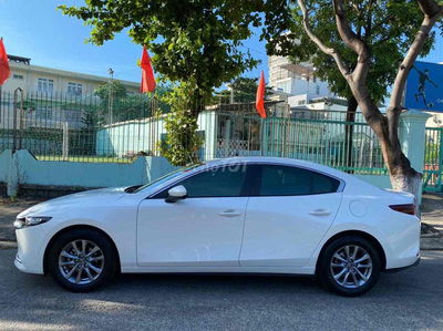 Mazda 3 2023 1.5L Luxury - 7500 km