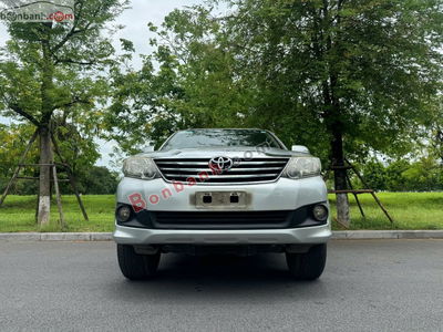 Xe Toyota Fortuner 2.7V 4x2 AT 2013