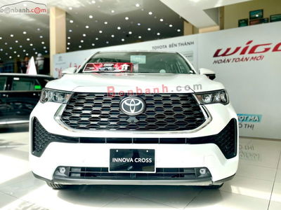 Xe Toyota Innova Cross 2.0 CVT 2025