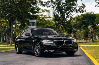 BMW 5 Series 2022 520i Luxury Line - Bank 90%