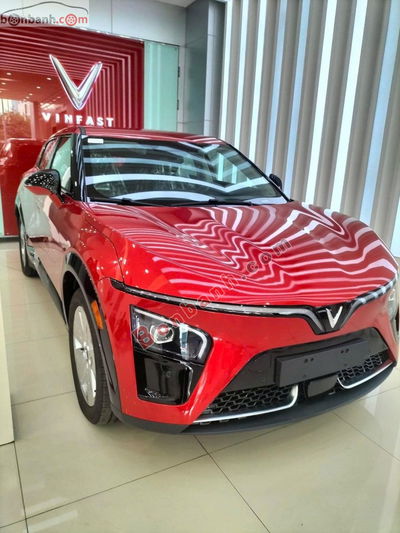 Xe VinFast VF7 Eco 2025