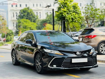 Xe Toyota Camry 2.0Q 2021