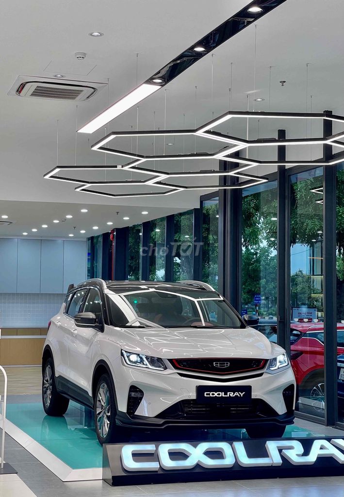 Geely Coolray trả trước 150 tr