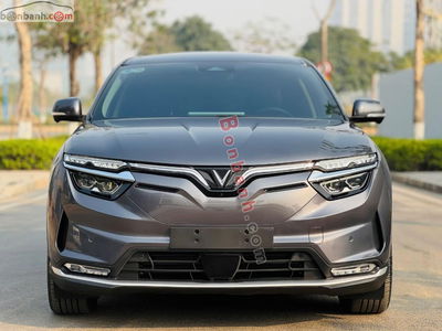 Xe VinFast VF8 Eco 2025