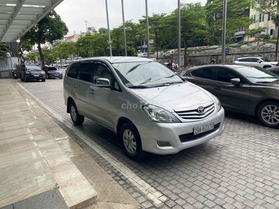 Toyota Innova 2009 G - 11000 km