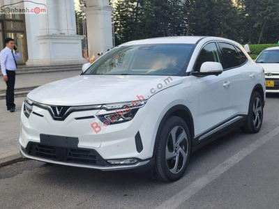 Xe VinFast VF8 Eco 2025