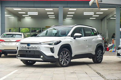 Toyota Corolla Cross 2025 Hỗ trợ thuế tặng BHVC