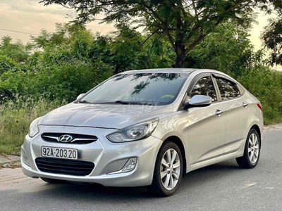 Hyundai Accent số tự động