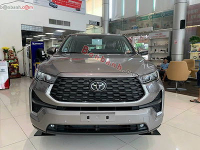 Xe Toyota Innova Cross HEV 2.0 CVT 2025