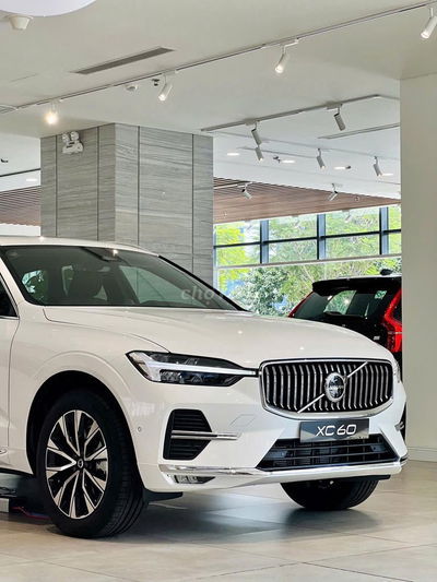 Volvo XC60 B6 Ultra B6 2025, ưu đãi 200 triệu