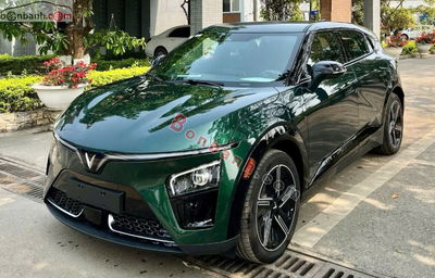 Xe VinFast VF7 Plus 2024
