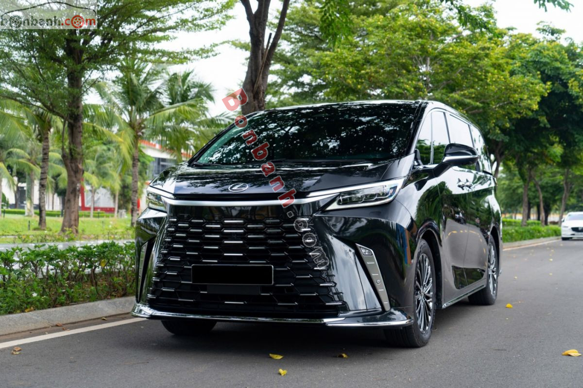 Xe Lexus LM 500h 2024