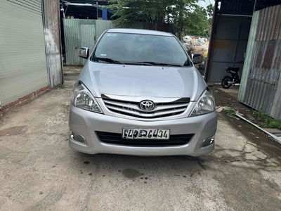 Toyota Innova 2011 G - 128 km