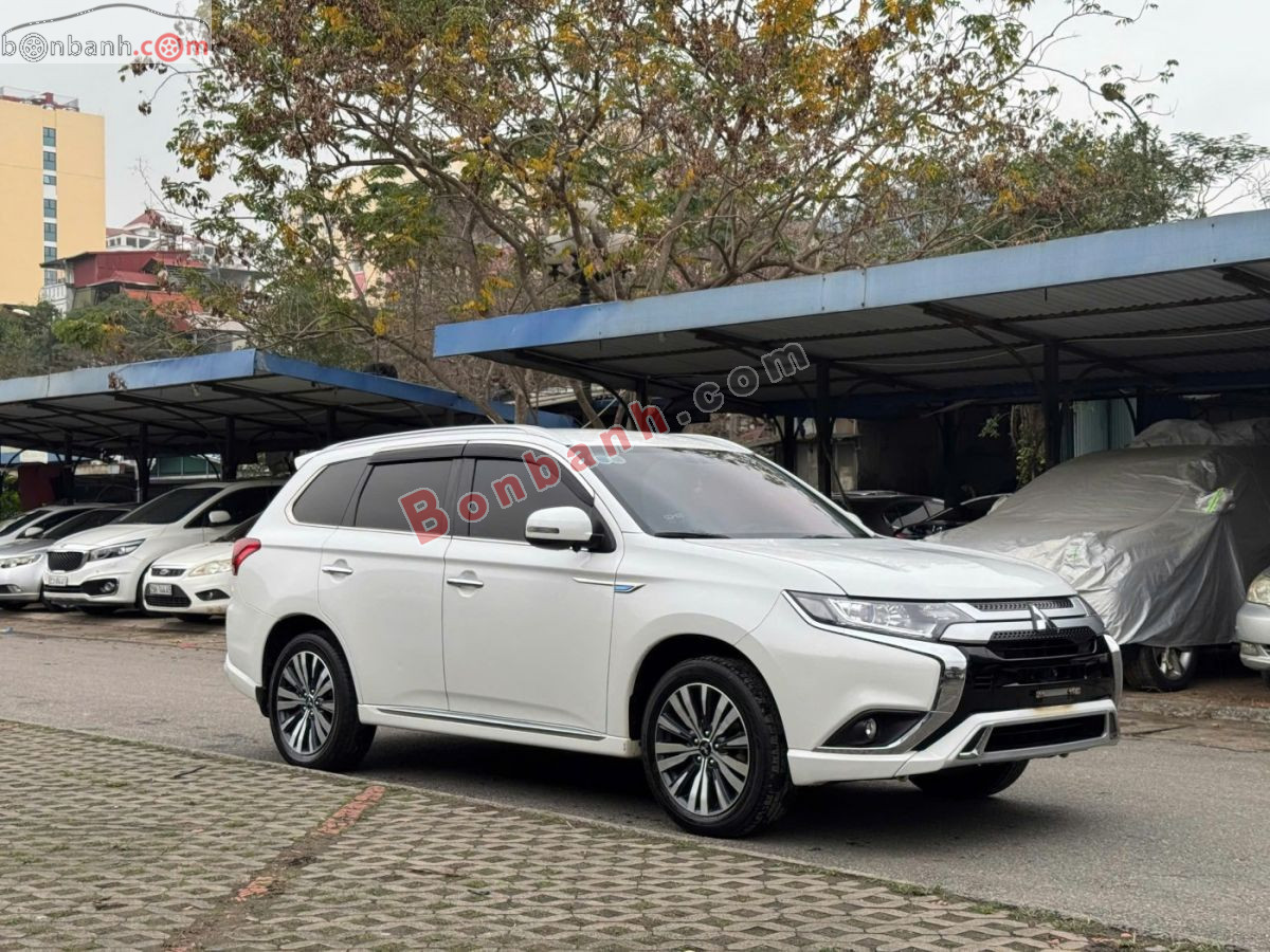 Xe Mitsubishi Outlander 2.0 CVT 2022
