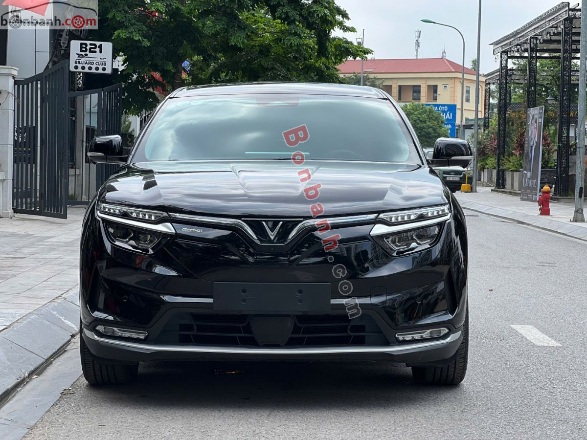 Xe VinFast VF8 Eco 2023