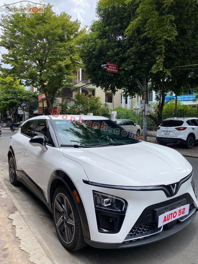 Xe VinFast VF7 Plus 2024