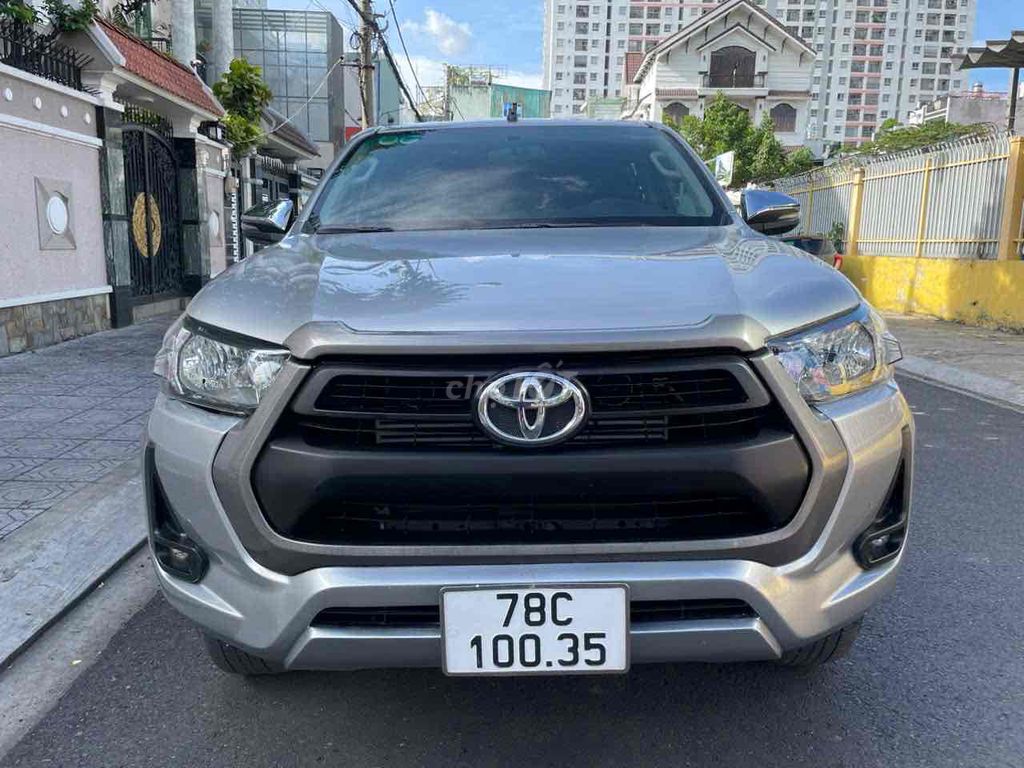 Toyota Hilux 4x2 AT 2021 72,000km full lịch sử hãn