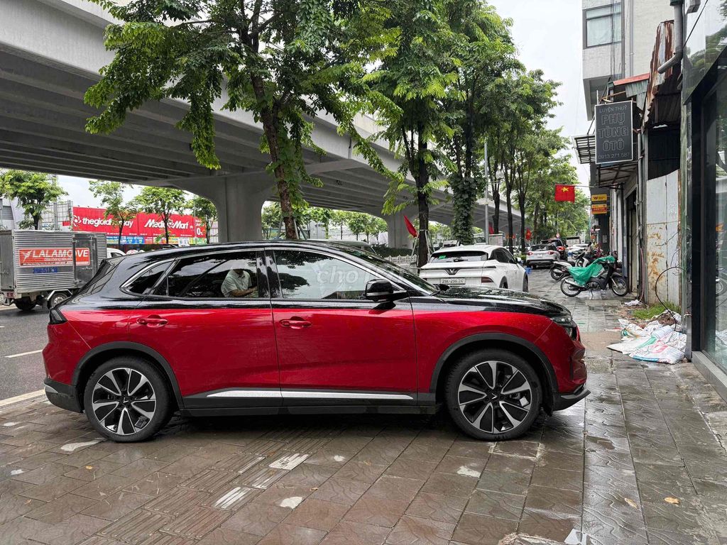 VinFast VF8 2024 Lux Plus (Kèm pin) - 4000 km