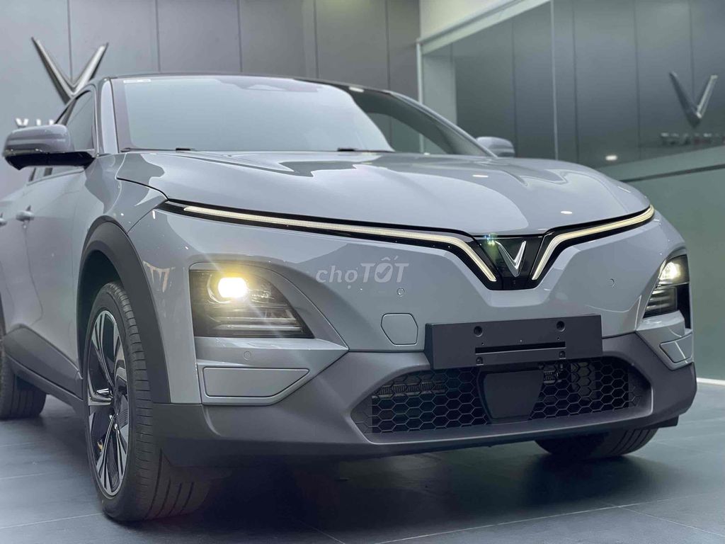 SẠC MIỄN PHÍ XE 2,5 NĂM + MIỄN THUẾ TRƯỚC BẠ