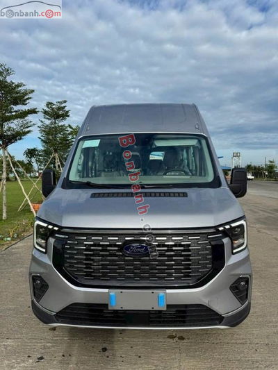 Xe Ford Transit Premium 2025