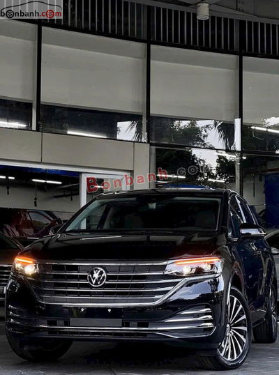 Xe Volkswagen Viloran Luxury 2025