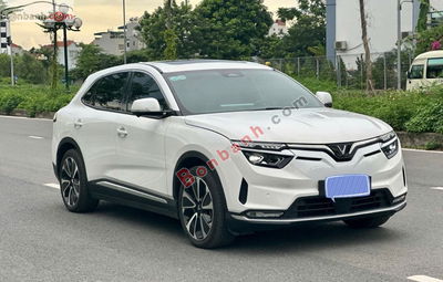 Xe VinFast VF8 Plus 2023