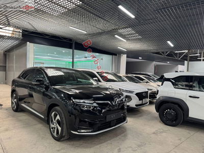 Xe VinFast VF8 Eco 2023