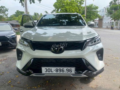 Toyota Fortuner 2022 2.7L 4x4 AT - 9000 km