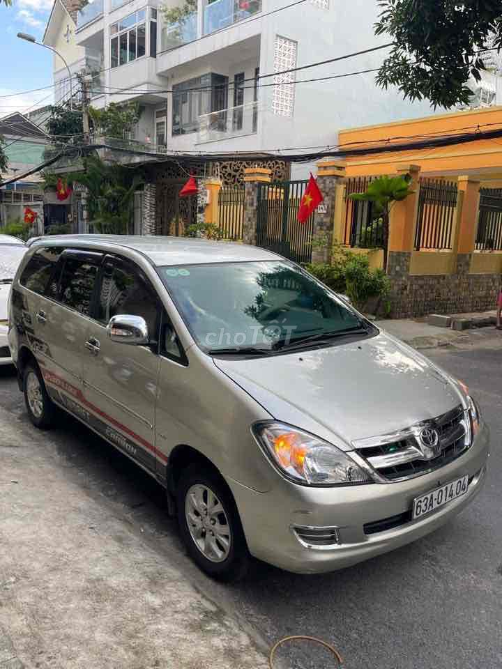 Toyota Innova 2006 G - 1212 km